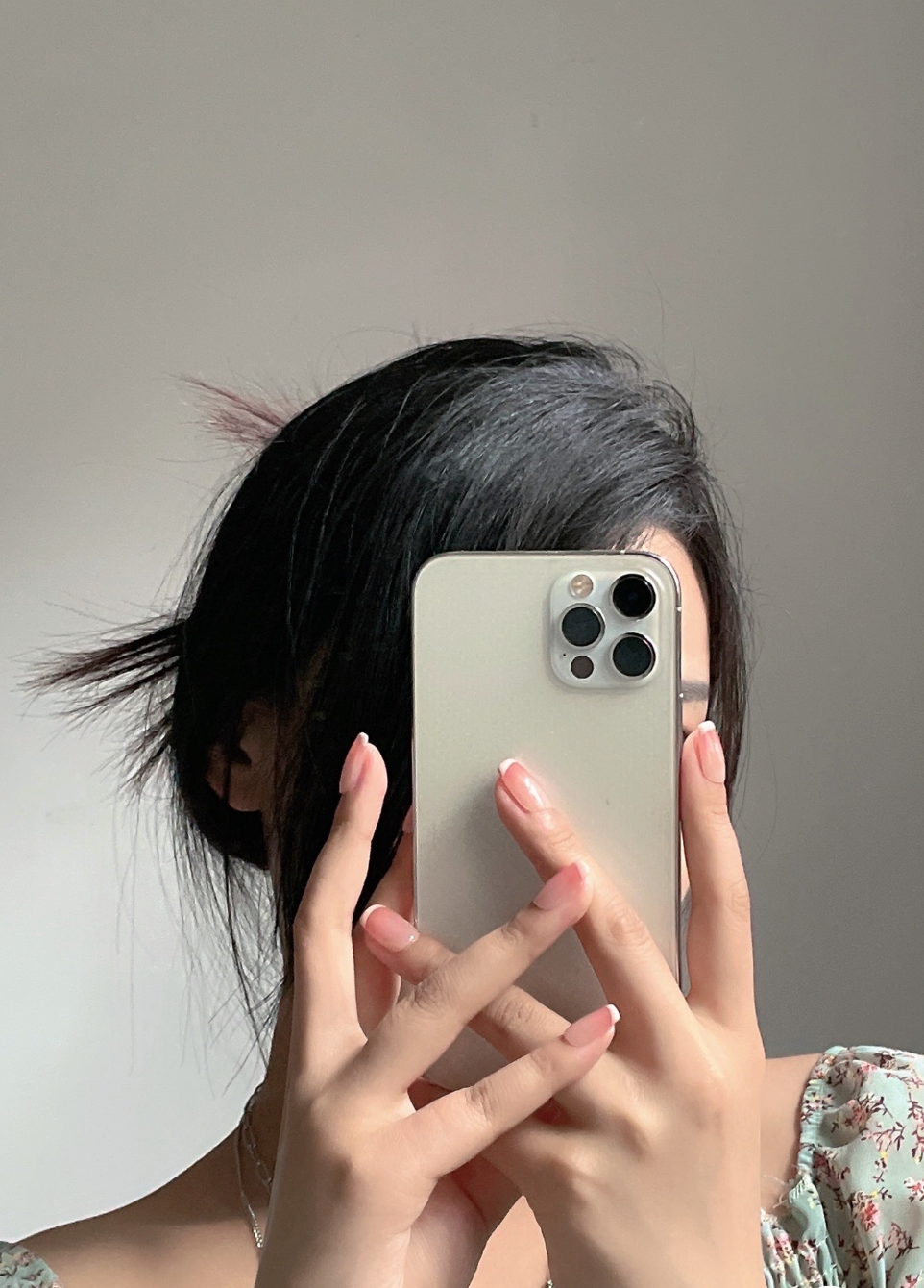 Sunset Paradise Round French Tip Press-On Nails / Rose Gradient