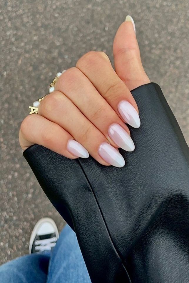 Silvery Fox Almond Press-On Nails / Translucent White