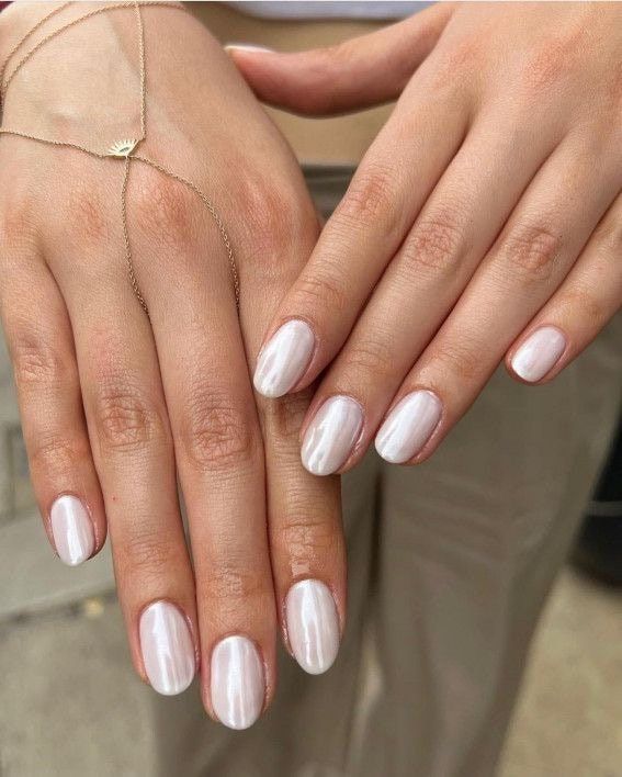 Chrome Seashell Round Press-On Nails / Translucent Pearl Nude